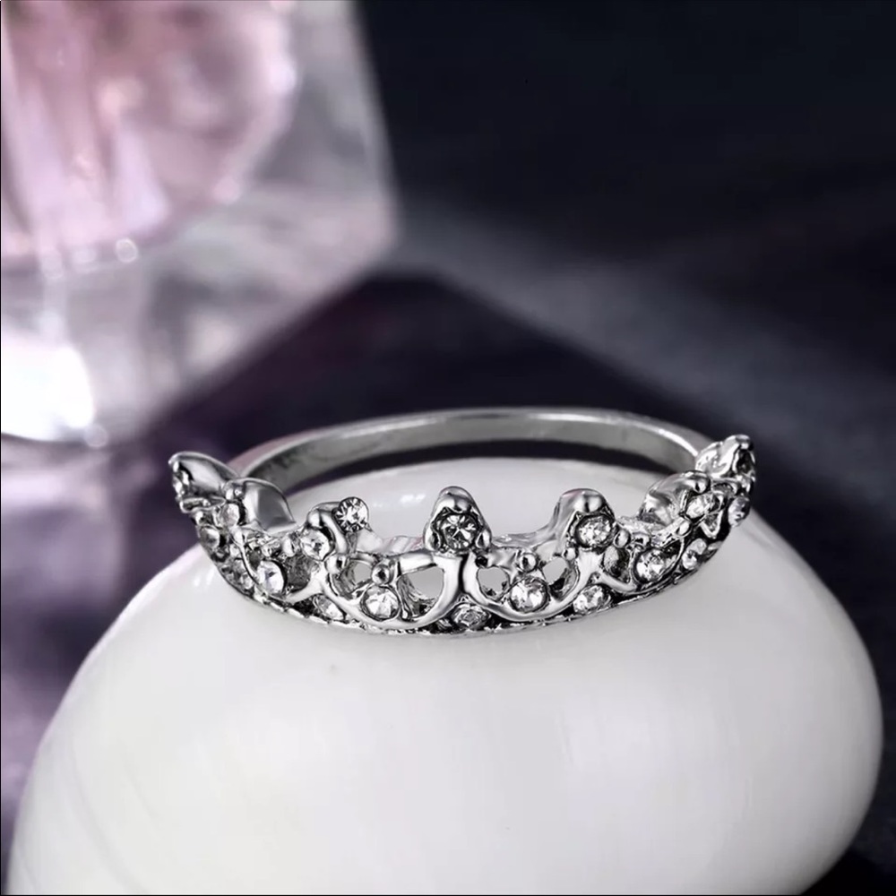silver crown ring